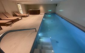 Kyriad Saumur Hyper Centre Hôtel, Appartements, Séminaires et SPA soins Sothys Paris
